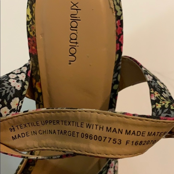 🚨 Xhilaration Black & Pink Floral Wedges Sz 9.5 - Picture 3 of 8